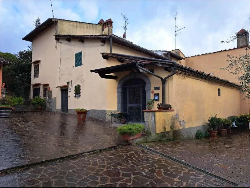 Quota 1/2 di appartamento in ex convento a Lastra a Signa