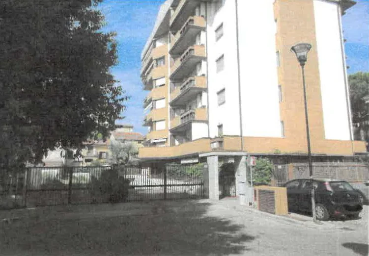 Autorimessa in Prato, via Bologna 66/16