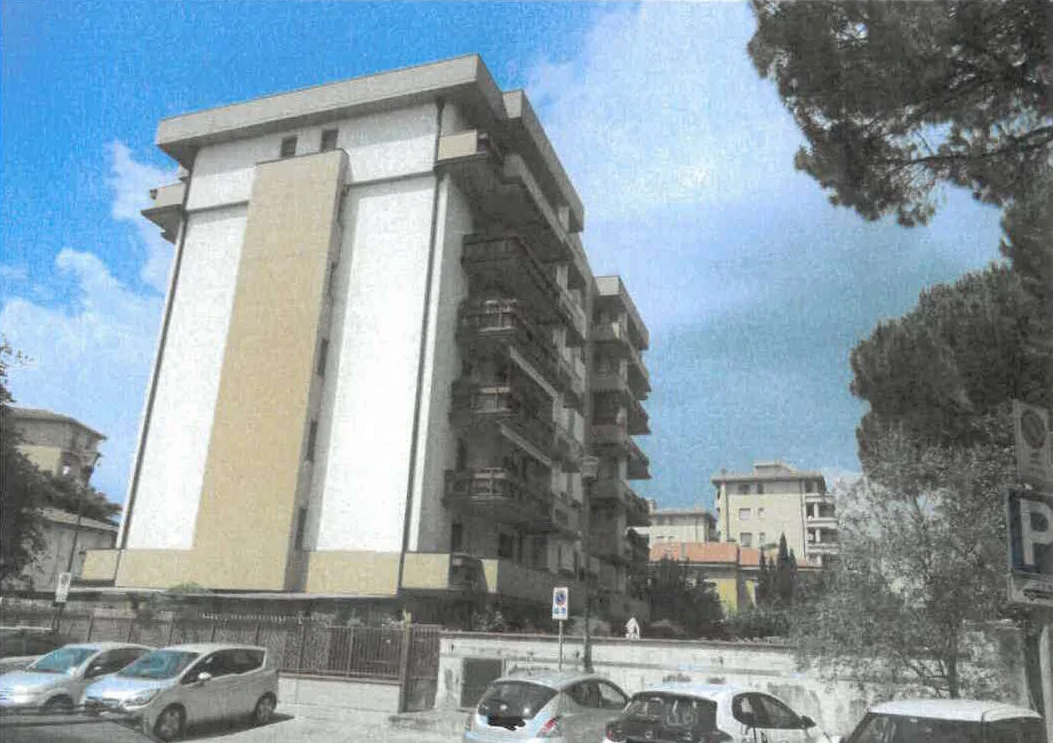 Appartamento al sesto piano con autorimessa in Prato