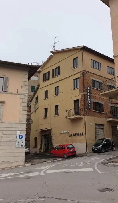 Albergo La Sfinge con appartamento adiacente in Chiusi