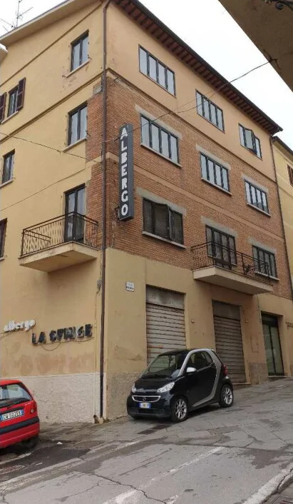 Albergo La Sfinge con appartamento adiacente in Chiusi
