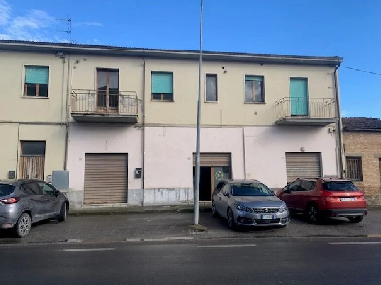 Magazzini al grezzo in Buonconvento, Via del Taja 19-21