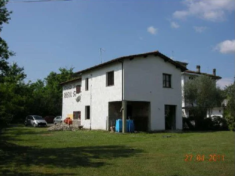 Fabbricato terra-tetto con resede a comune in Fucecchio