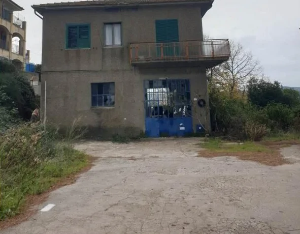 Officina e magazzino ex autolavaggio a Campagnatico - 004