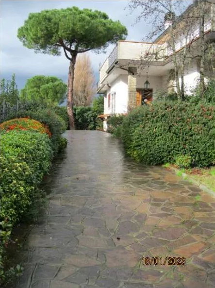 Villino da terra a tetto con giardino e autorimessa