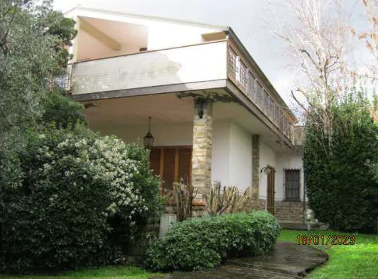 Villino da terra a tetto con giardino e autorimessa
