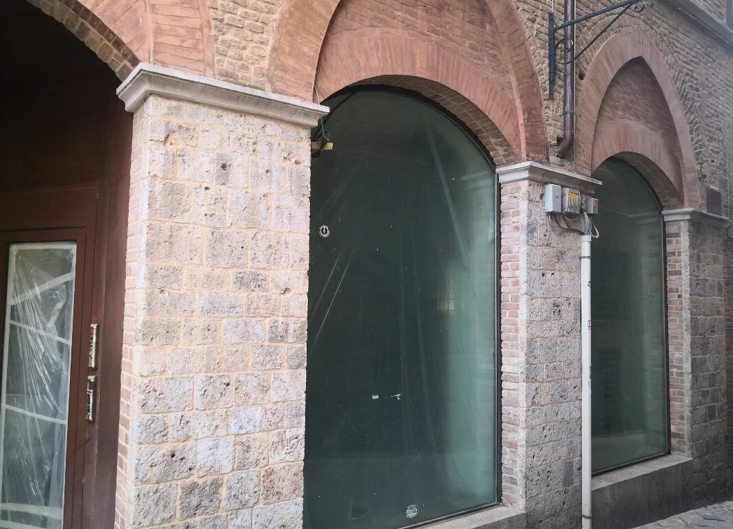 Porzioni commerciali in centro storico a Siena