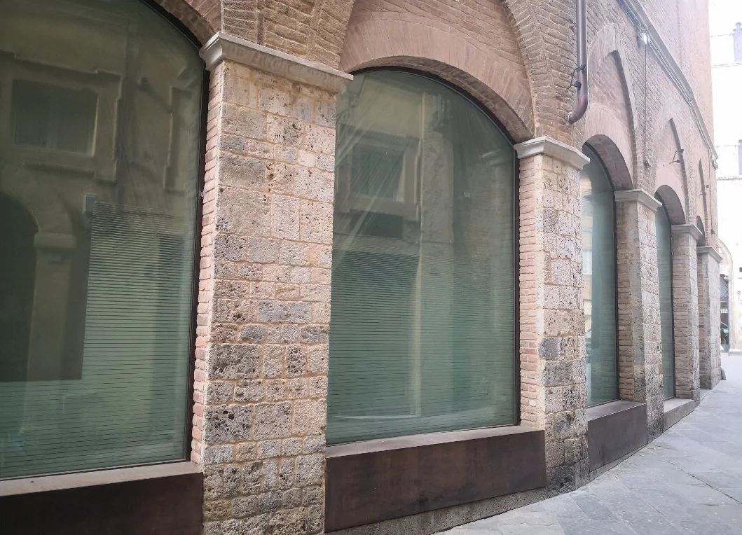 Porzioni commerciali in centro storico a Siena