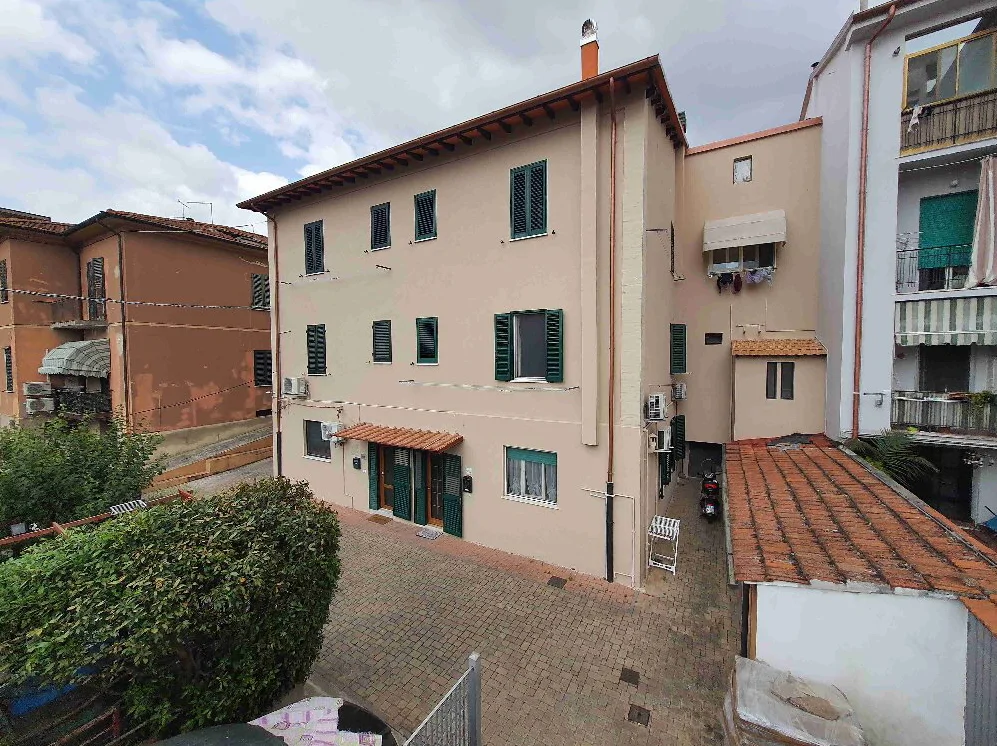 Appartamento con garage e resede a Pontedera