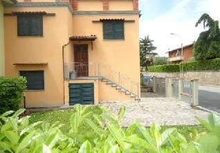Terratetto con corte esclusiva in Fucecchio