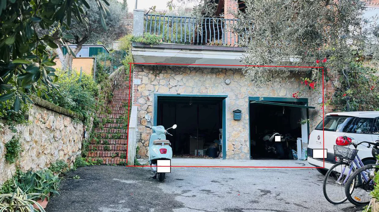 Posti auto coperti in Via dell'Appetito, Monte Argentario