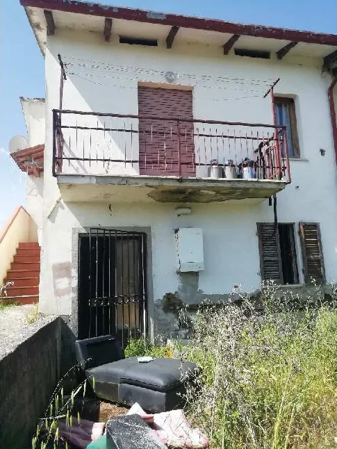 Porzione di edificio con due appartamenti e resede a Creti - 007