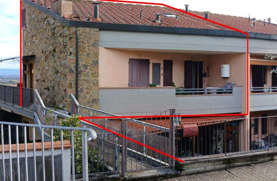 Abitazione con soffitta, resede e garage a Casole d'Elsa