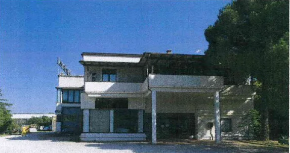 Locale commerciale D/8 con corte esclusiva in Sinalunga