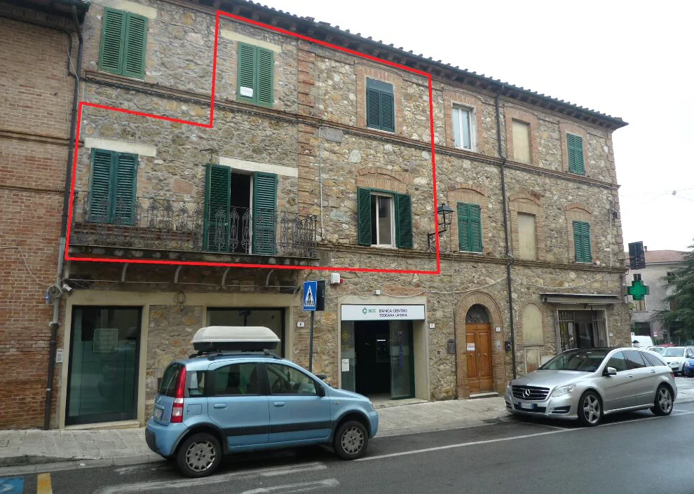Abitazione su due livelli con terrazze e cantina in Monticiano