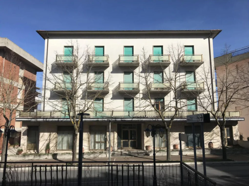 Hotel Columbia: albergo 3 stelle su 5 piani con area parcheggio