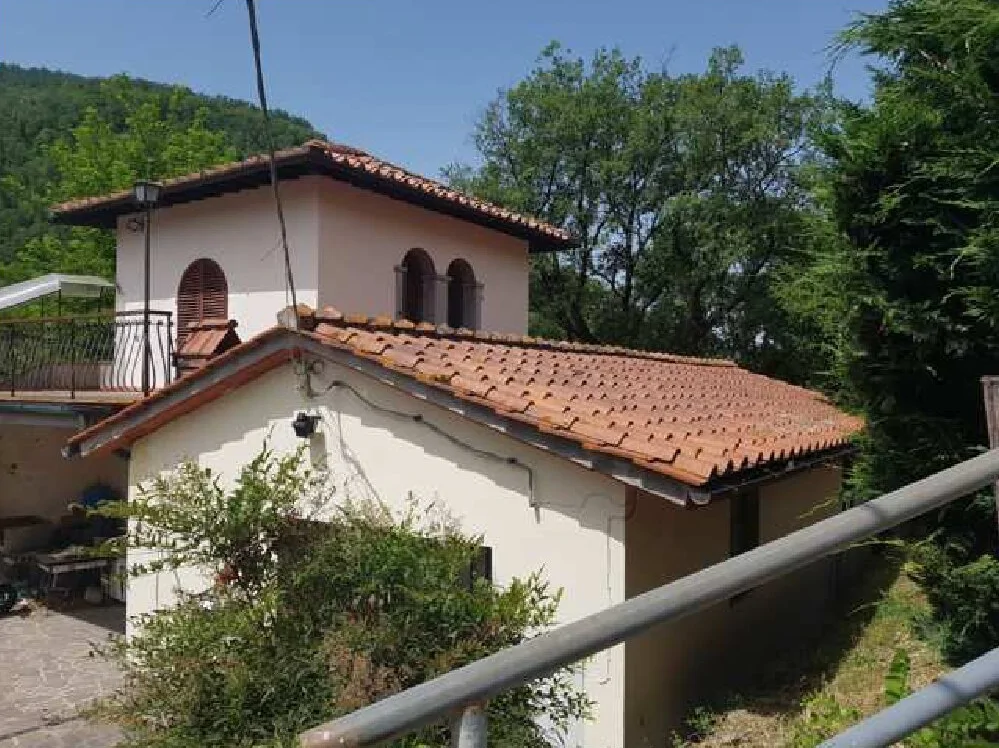 Laboratorio artigianale con terreni in San Godenzo