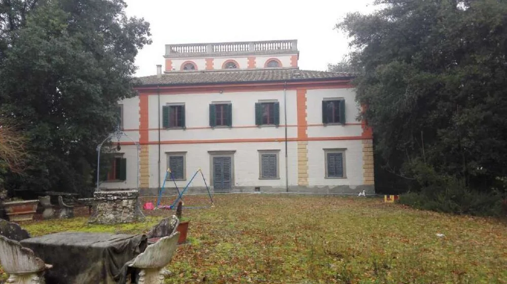 Villa padronale con cappella, annessi agricoli e terreni a Fucecchio