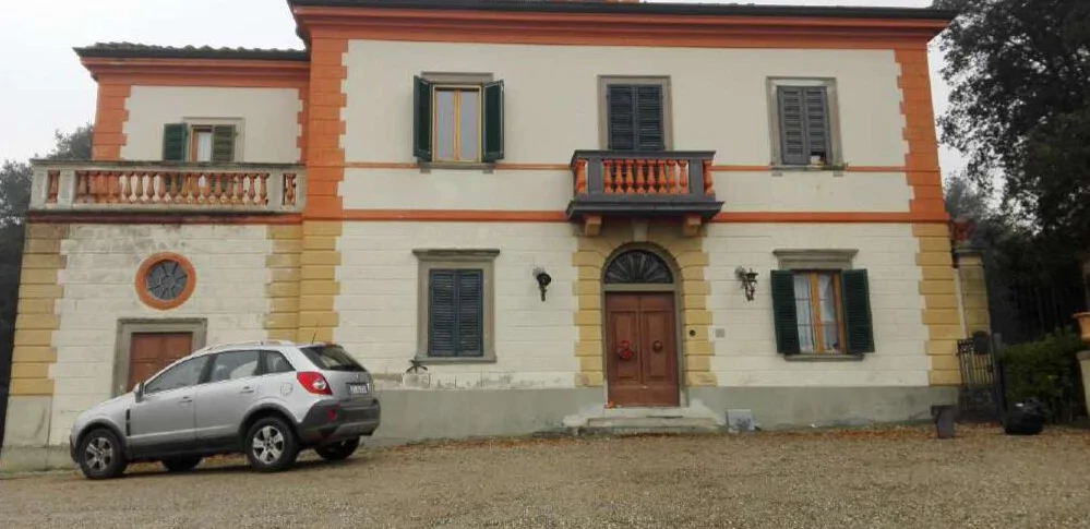 Villa padronale con cappella, annessi agricoli e terreni a Fucecchio