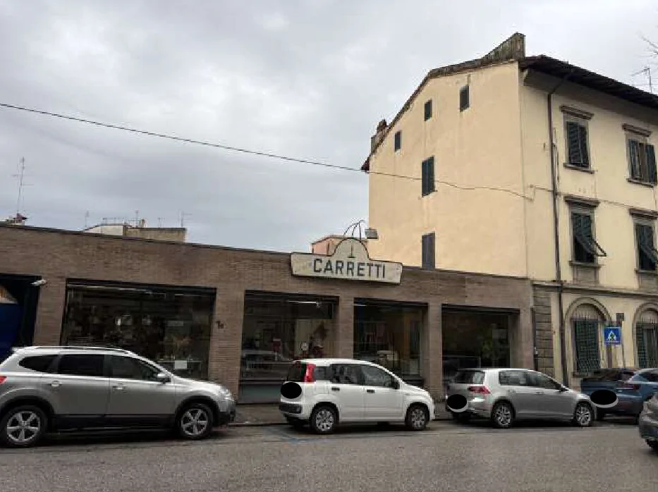 Negozio e magazzino in Prato, Via Pomeria 1/E
