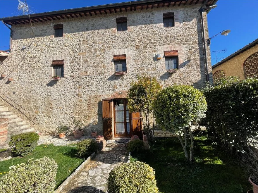 Abitazione al piano terra con resedi in Poggibonsi, località La Caduta