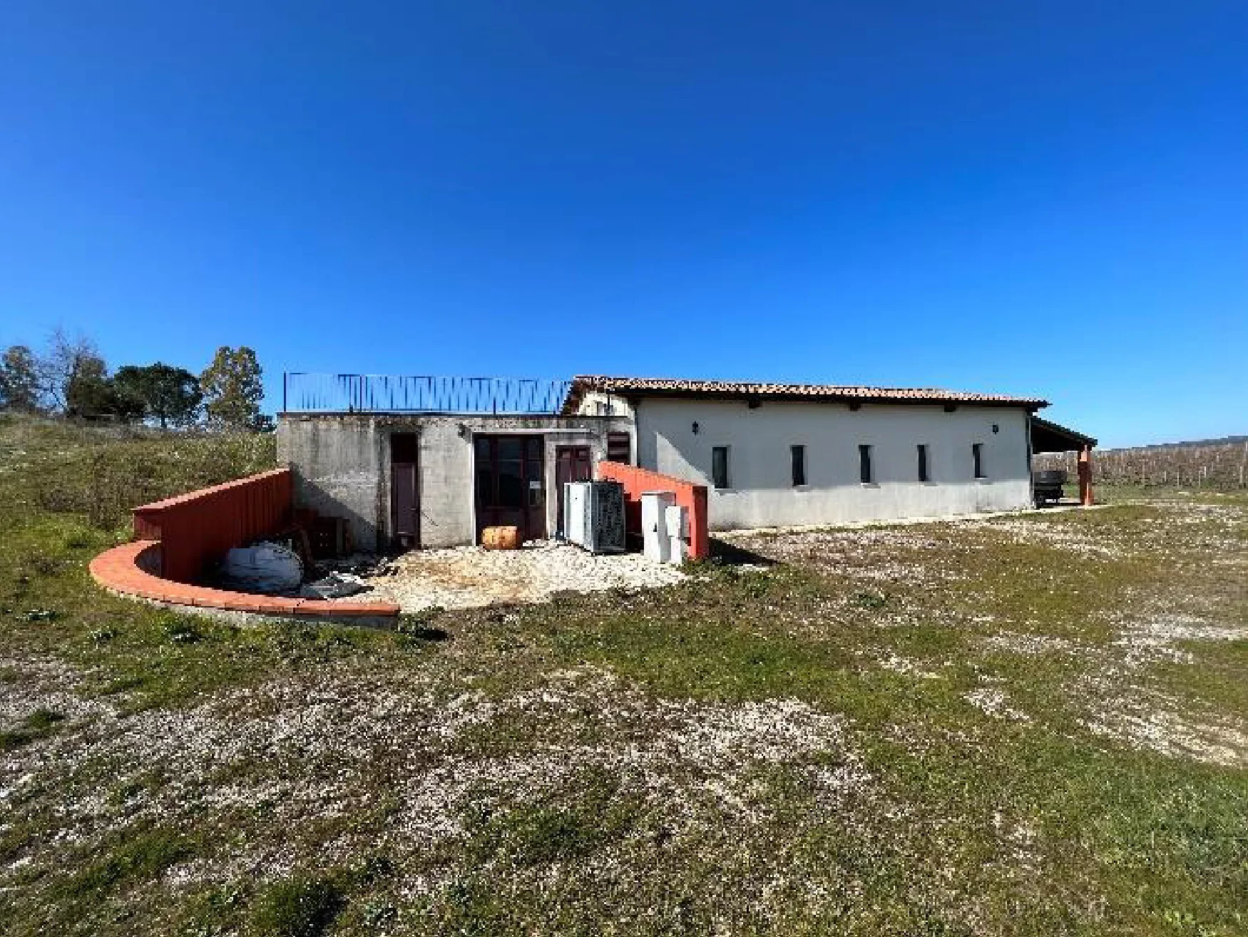 Azienda agricola con cantina, edifici e vigneti in loc. Cintoia