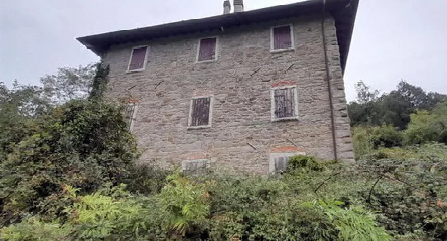 Appartamento al grezzo con resede in Località Bucigna