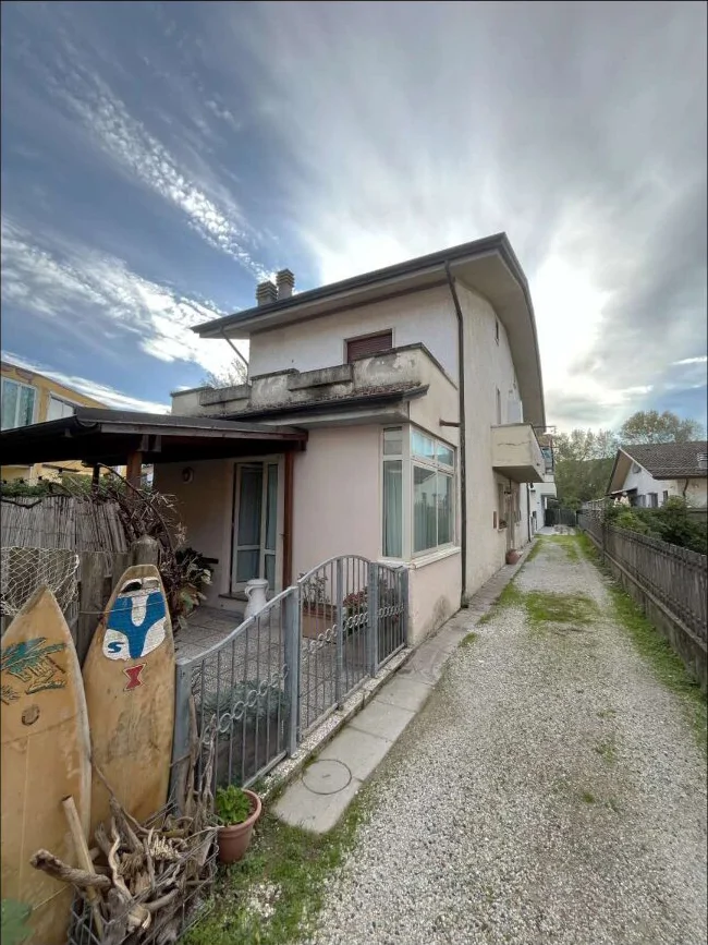 Appartamento bifamiliare a Torre del Lago, Via XXV Aprile 15
