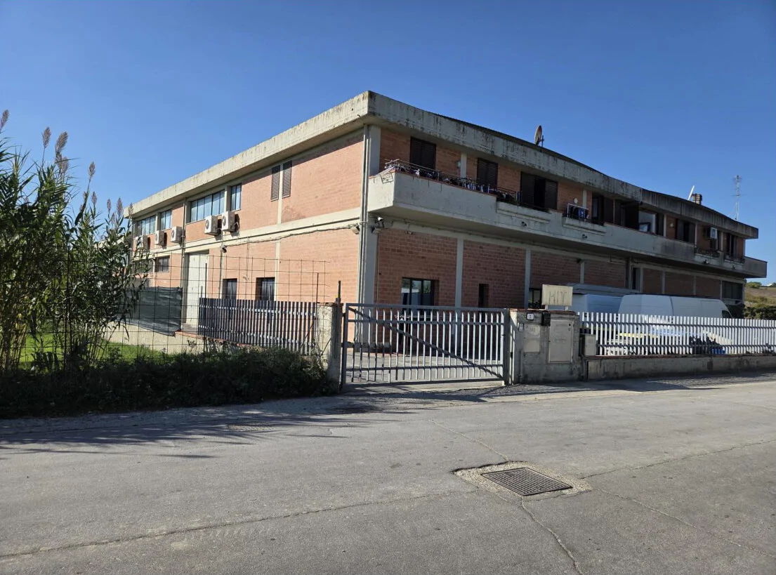 Fabbricato promiscuo con laboratorio e abitazione a Vinci