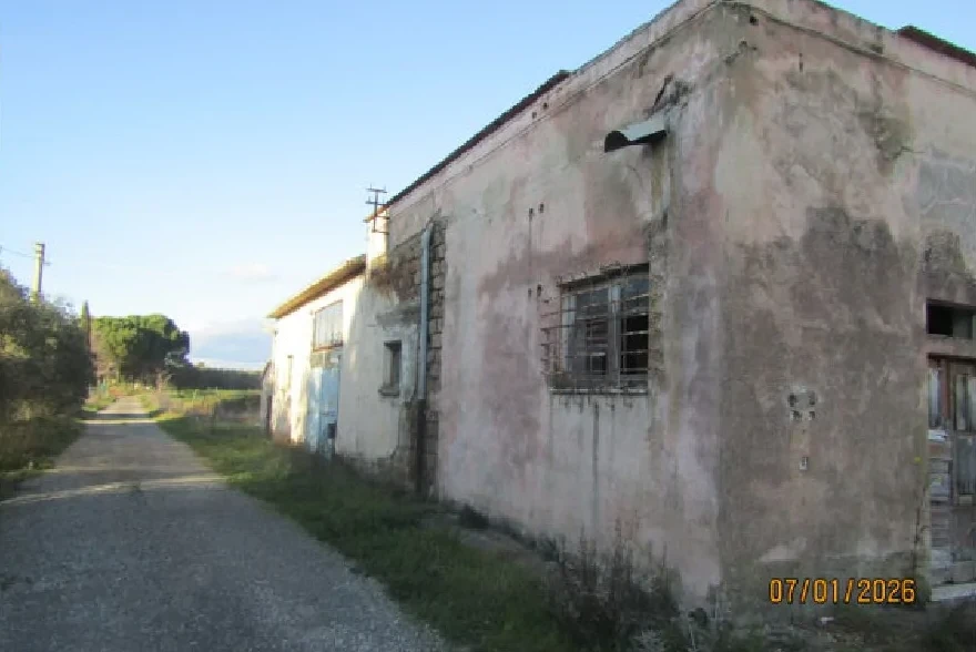 Porzione di fabbricato in Campagnatico: officina e negozio