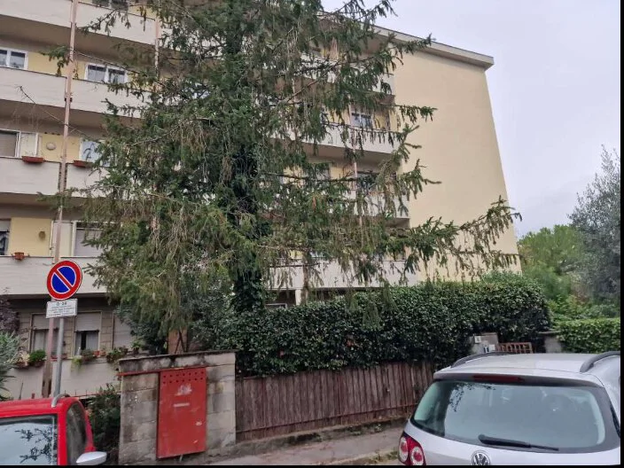 Appartamento a piano terra con terrazze e resede a Firenze