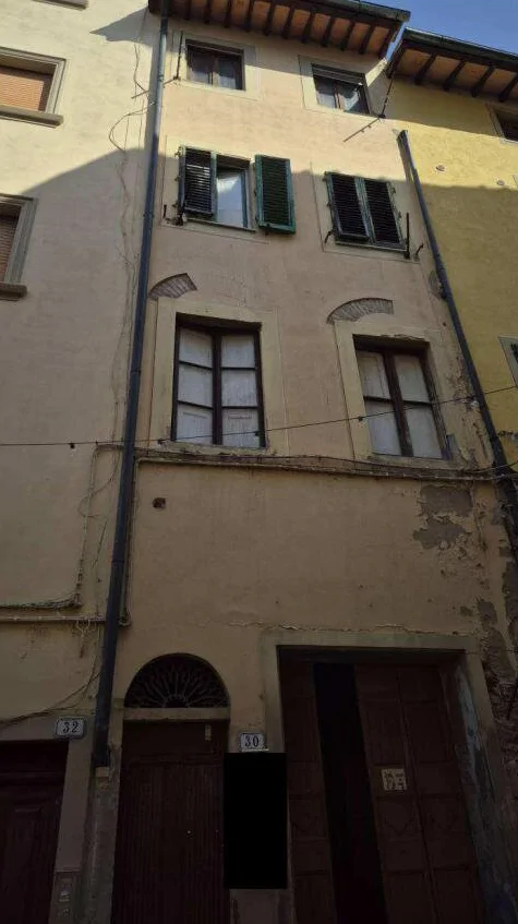 Abitazione al piano primo e magazzino al piano terra in Castelfiorentino