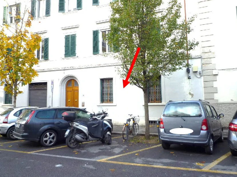 Appartamento con cantina e resede a Firenze, Viale Corsica 59