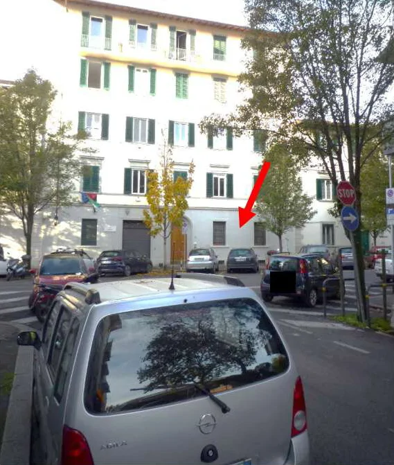 Appartamento con cantina e resede a Firenze, Viale Corsica 59