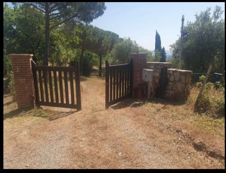 Complesso immobiliare Poderino degli Ulivi con abitazione e terreni