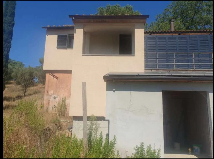 Complesso immobiliare Poderino degli Ulivi con abitazione e terreni