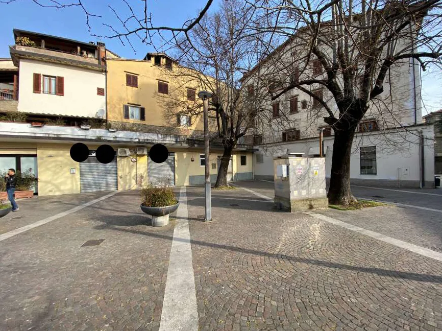 Locale commerciale in Piazza Garibaldi 22-24, Montevarchi