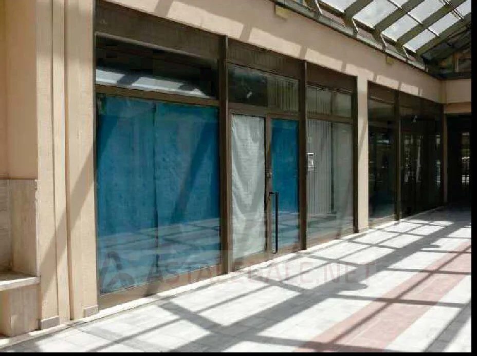 Fondo commerciale in Campi Bisenzio, Via Magenta 44