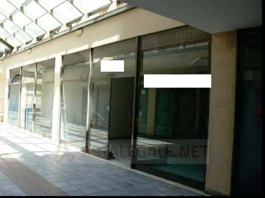 Fondo commerciale in Campi Bisenzio, via Magenta 42