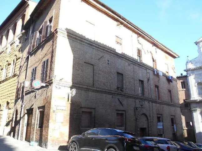 Appartamento su due piani in centro storico a Siena