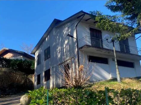 Due appartamenti in edificio condominiale a Villa Basilica, Pizzorne
