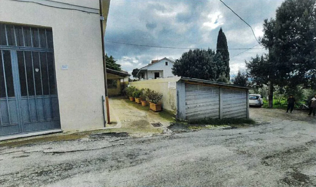 Appartamento con box e resede condominiale a Cortona