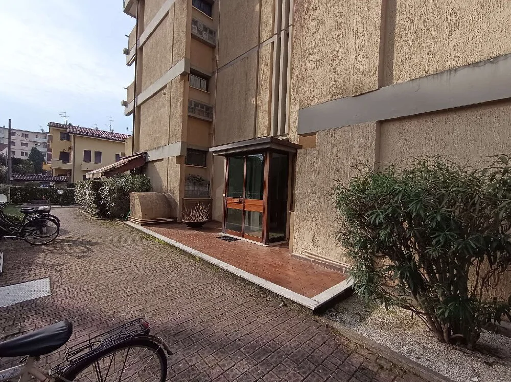 Appartamento con cantina e posto auto a Viareggio
