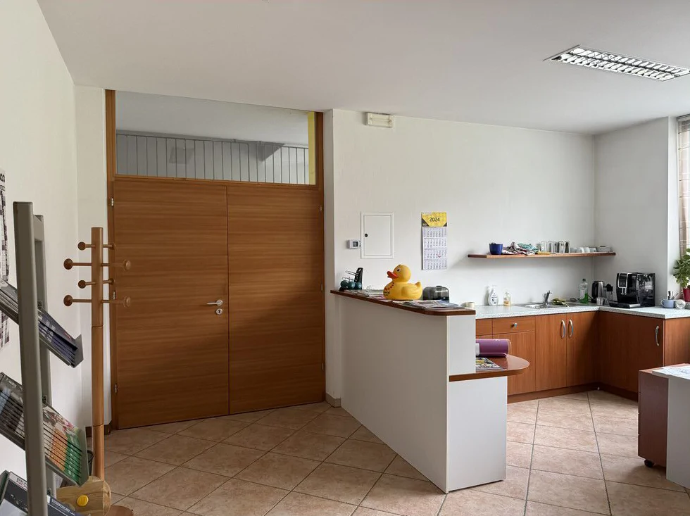 Ufficio al secondo piano in zona artigianale Lahne, San Martino in Passiria
