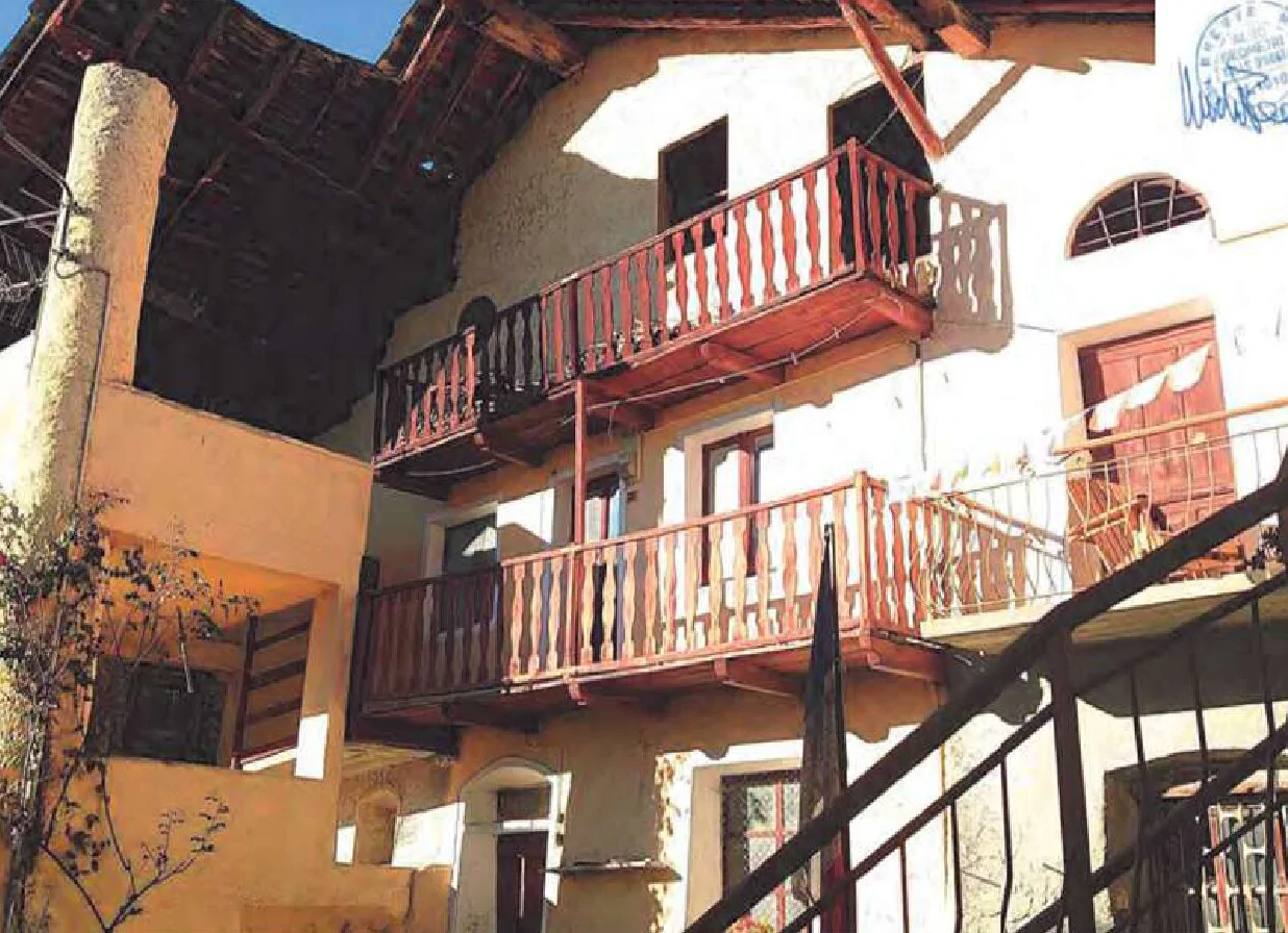 Compendio immobiliare in frazione Lexert, Gignod