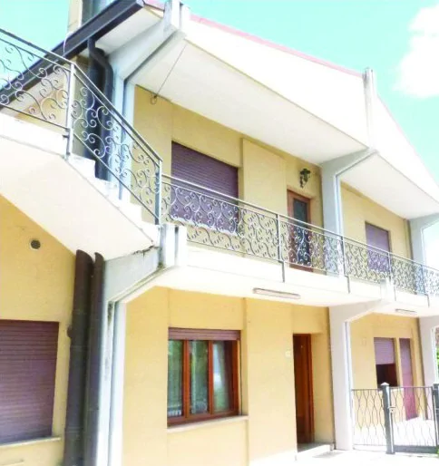 Compendio immobiliare in Paese: abitazione, ex macello e area scoperta