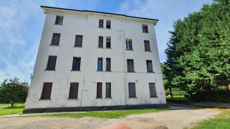 Appartamento al piano terra con cantine e posto auto