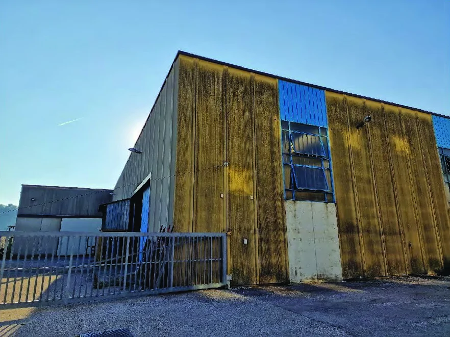 Fabbricato industriale con area scoperta in Pederobba