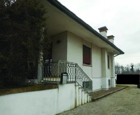 Porzione di bifamiliare con area scoperta a Vedelago
