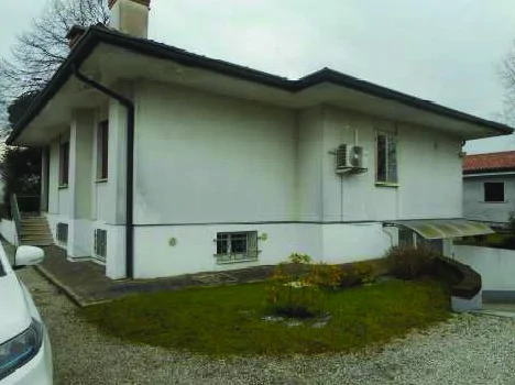 Porzione di bifamiliare con area scoperta a Vedelago